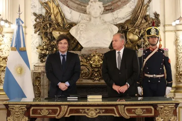 Renunció el canciller de Milei