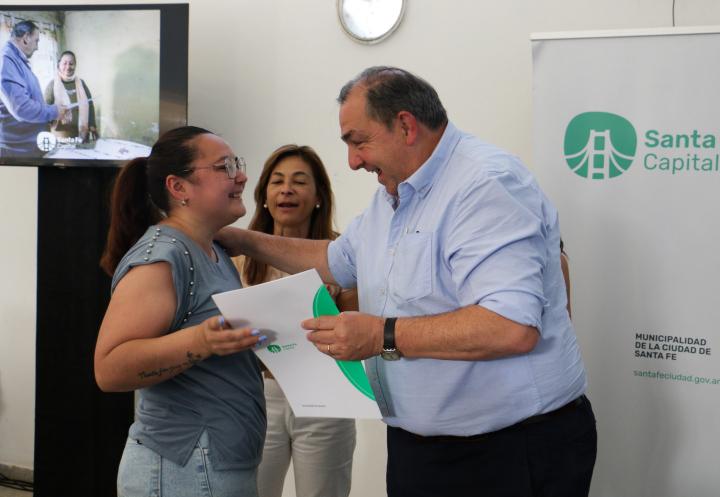 Santa Fe: 6600 familias ya cuentan con títulos de propiedad