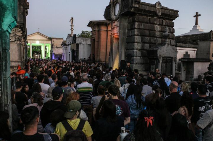  Cementerio Municipal: 7500 personas disfrutaron del paseo nocturno 
