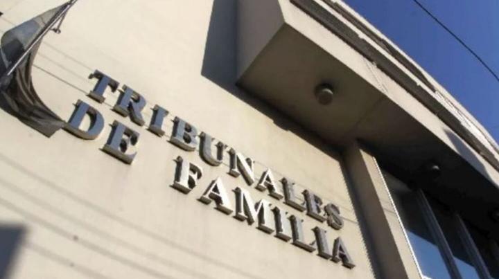 No pagó la cuota alimentaria: se quedó sin celular y sin carné de conducir