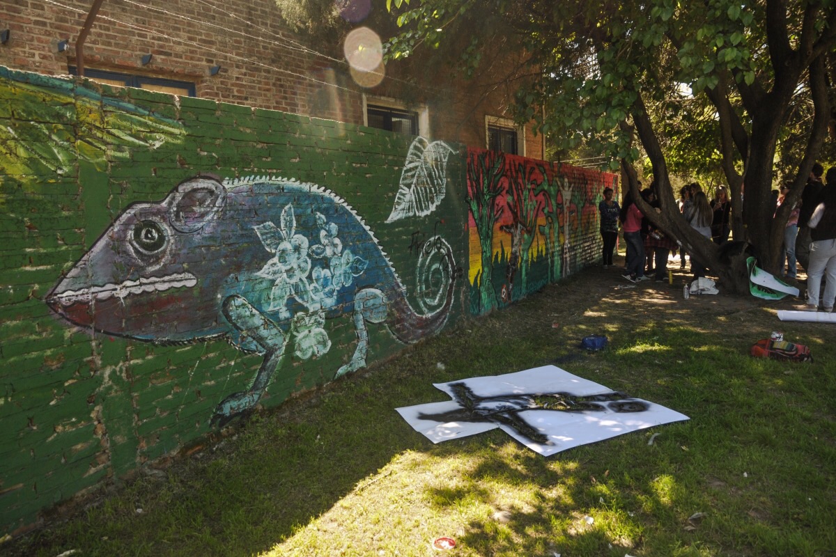 Pintan murales para recibir a la primavera