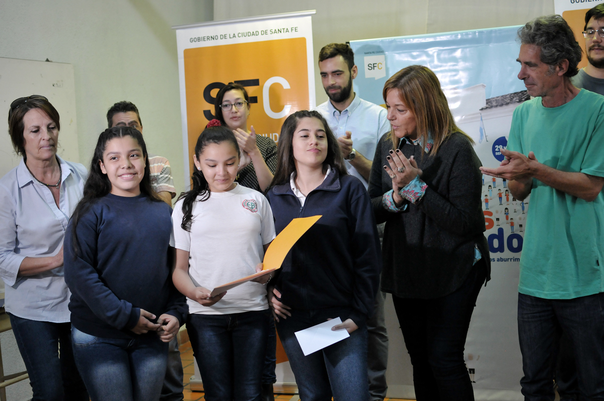 Premiaron a ganadores de los Concursos del Bicentenario
