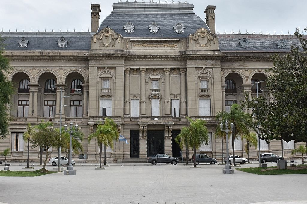 Santa Fe lanzó un plan para desendeudar a empleados públicos y privados