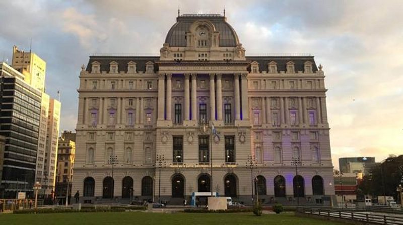 Quieren eliminar el nombre de Néstor Kirchner de todos los lugares públicos