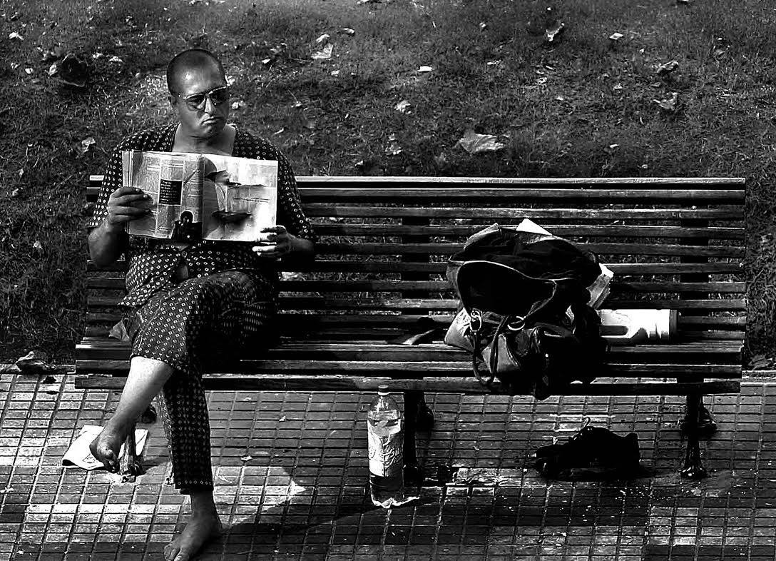 “Siempre intento mirar un poco más allá de lo que quieren que veamos