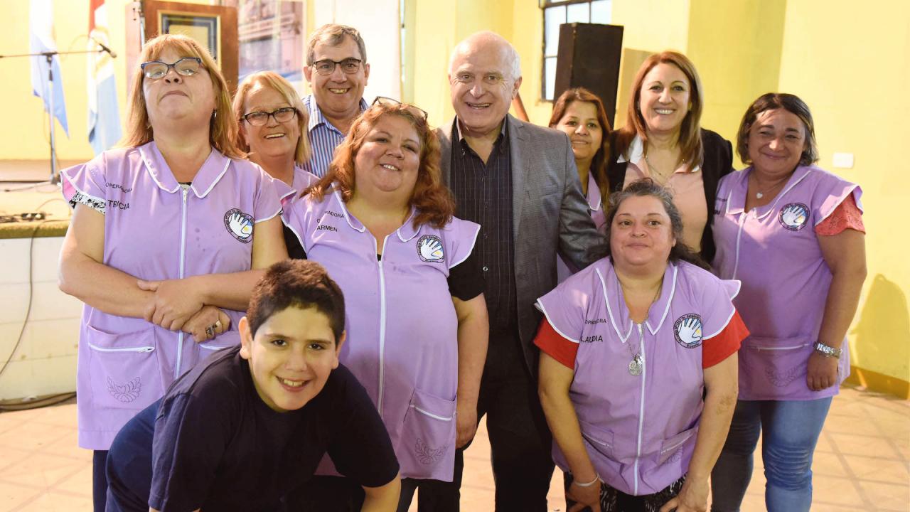 El gobernador reivindicó el rol de las cooperadoras escolares