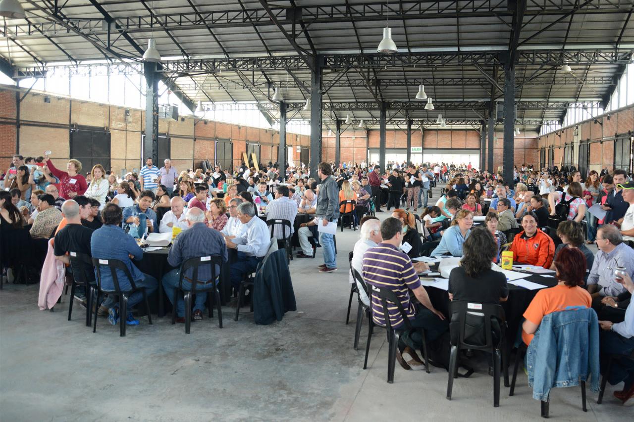 Multitudinario foro de organizaciones sociales progresistas