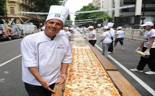 Una pizza de 5 cuadras para batir el récord en Buenos Aires