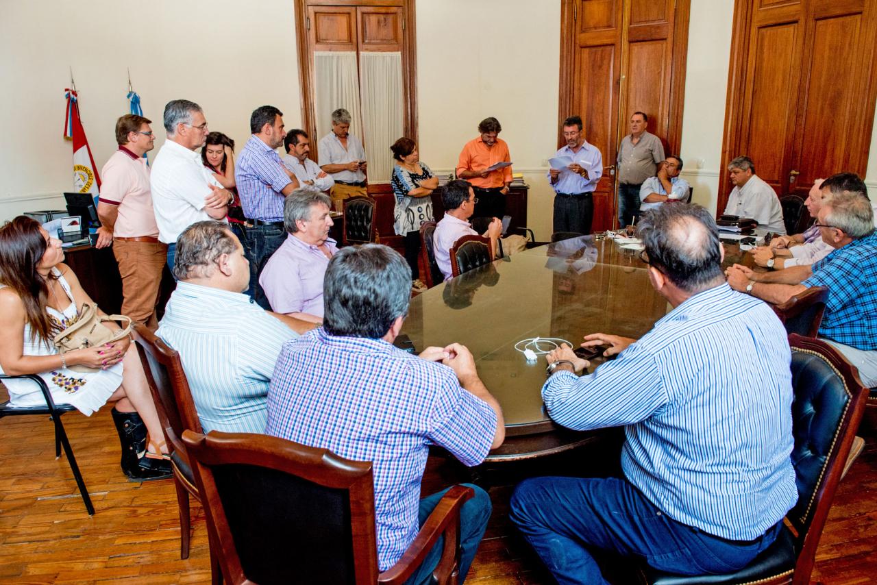 Municipales acordaron bono y no habrá paro