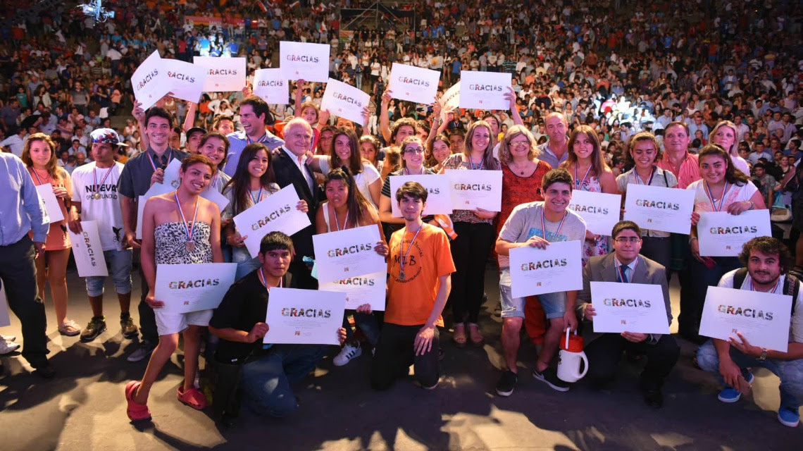 La provincia distinguió a mil personalidades destacadas