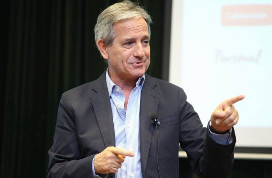 Analizan subir salarios a estatales por productividad