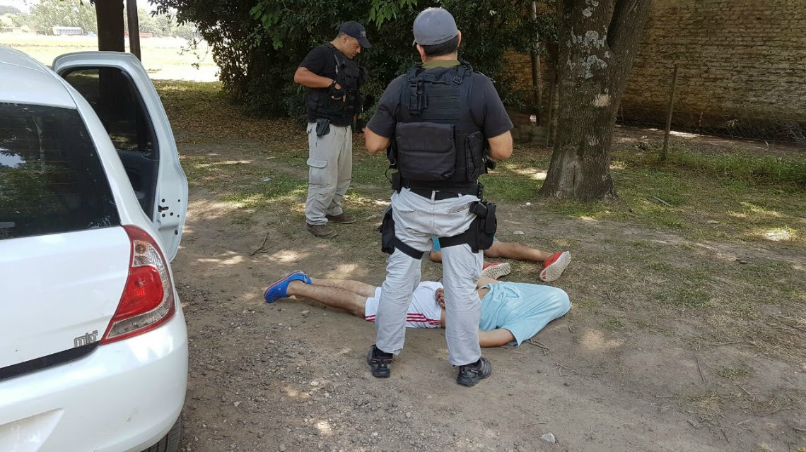Detienen a tres personas con drogas y granadas 