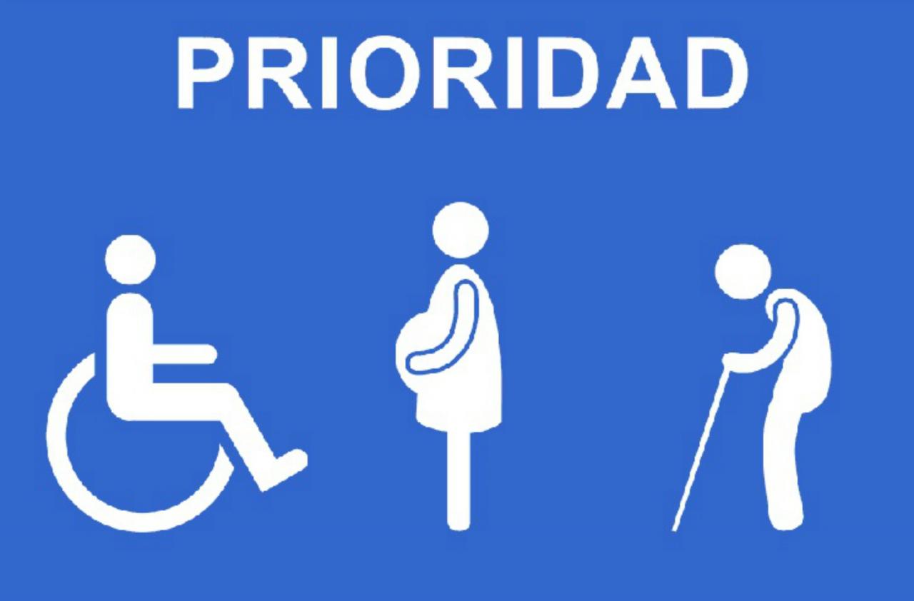 Priorizan la atención de mujeres embarazadas, personas con limitaciones físicas y de la tercera edad