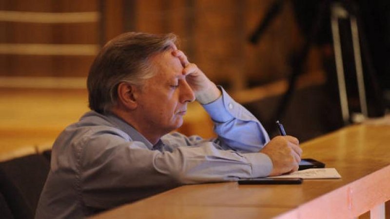  Aranguren pide prender la PC o la TV solo 4 horas