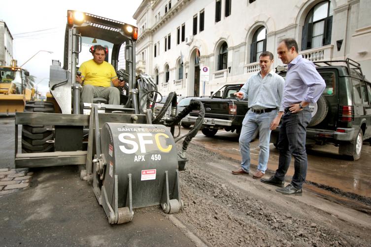 Cuadrillas especiales recuperan la red vial de la capital