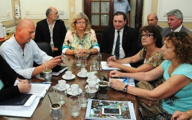 El gobierno convocó a los docentes santafesinos