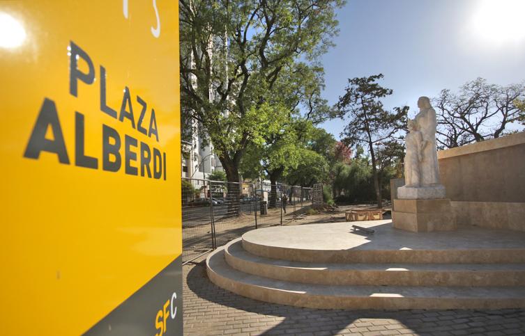 Preservan obras escultóricas de la Plaza Alberdi