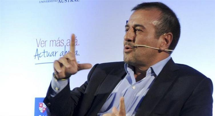 Estudian establecer premios y castigos a empleados públicos