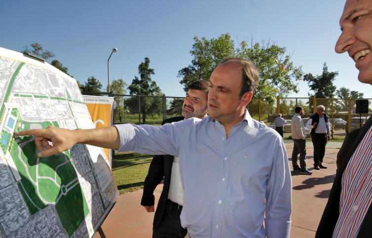 Construirán una pileta olímpica en un parque de Santa Fe