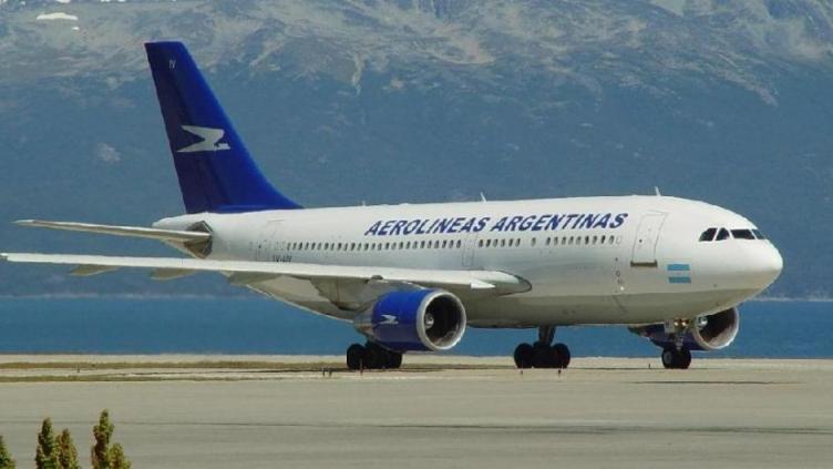 No descartan privatizar Aerolíneas Argentinas