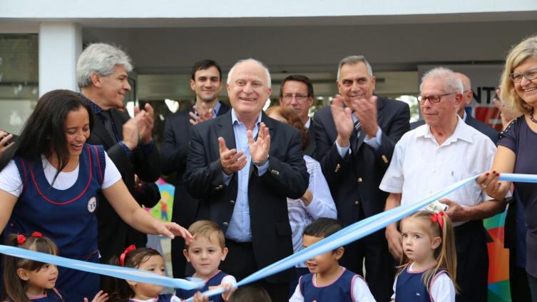 Lifschitz inauguró un nuevo edificio escolar