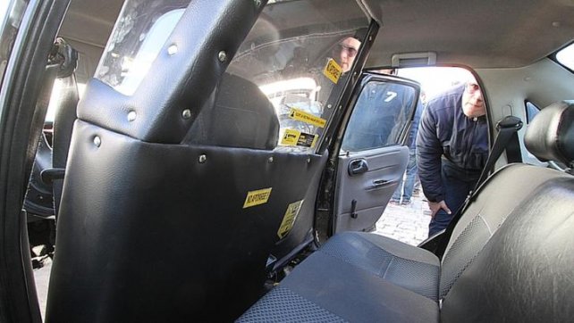 Santa Fe: taxis y remises con mamparas de seguridad