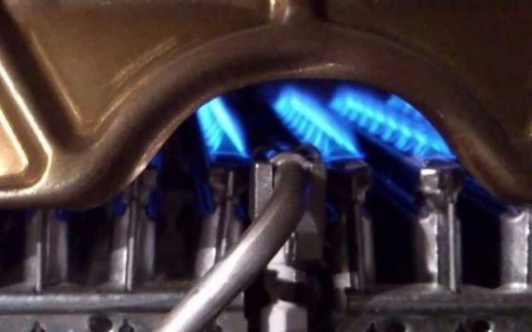 El Gobierno promoverá el uso de calefones sin piloto