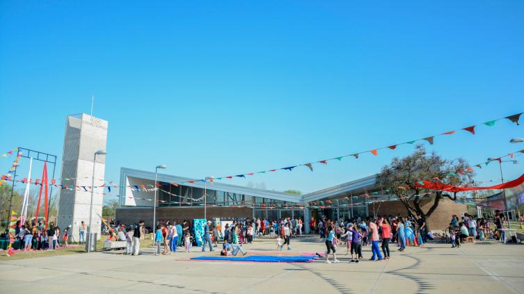 Miss Bolivia en los festejos de El Alero