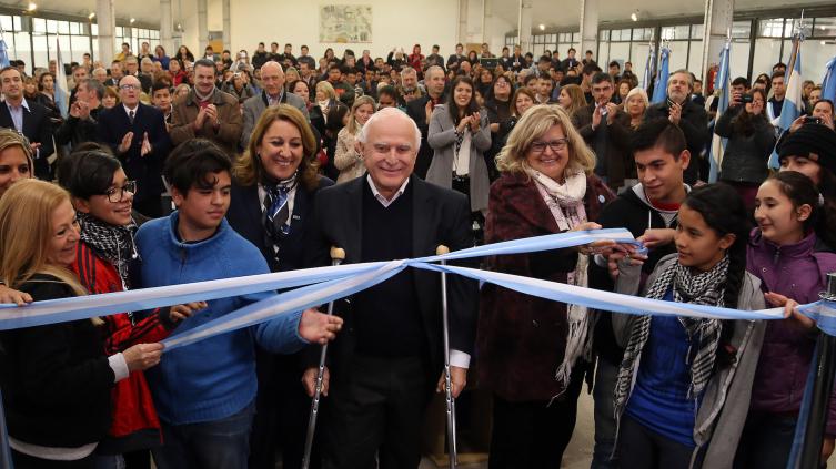 El gobernador inauguró un nuevo edificio escolar