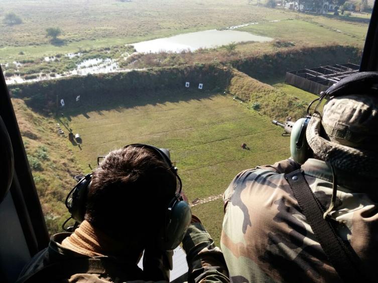 Policía de TOE formado en el grupo élite de GEOF