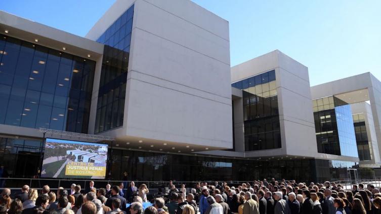 Lisfchitz entregó el nuevo edificio de justicia penal