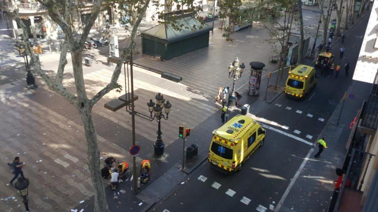 Atentado terrorista en Barcelona deja 14 muertos