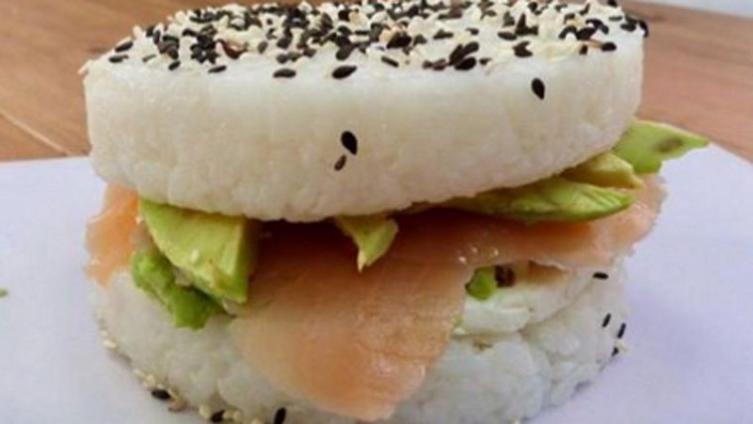 Hamburguesa de sushi, la última moda en Rosario