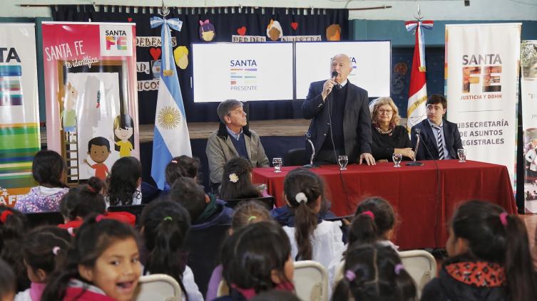 Lifschitz presentó el programa  “Santa Fe te identifica” 