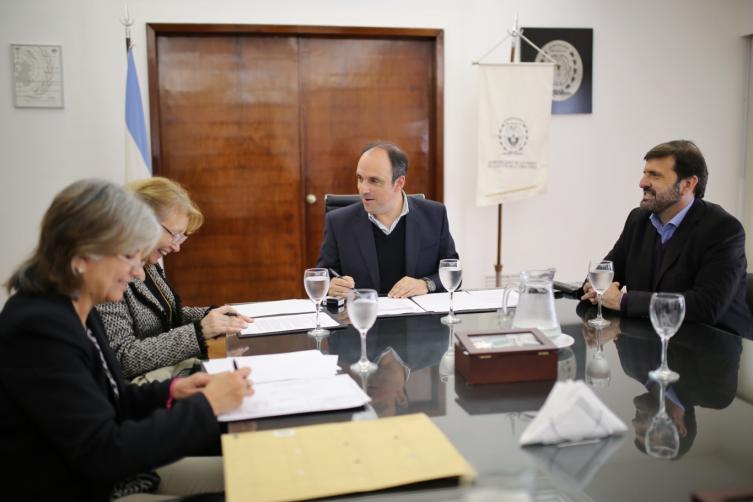 Pavimentarán alrededores de las Torres Procrear