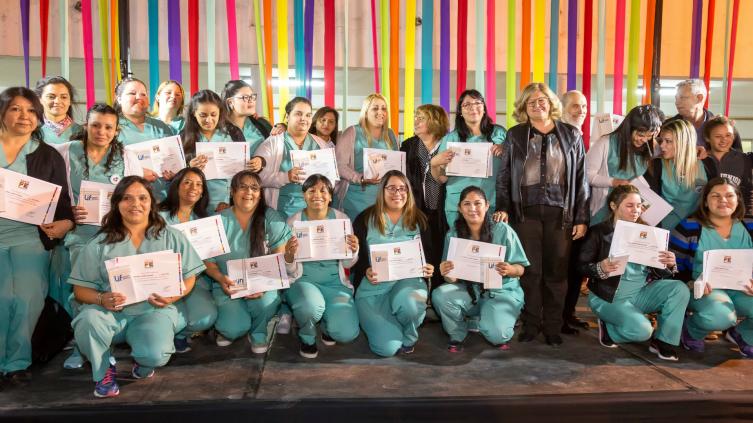 Egresó la primera promoción de la carrera de Enfermería