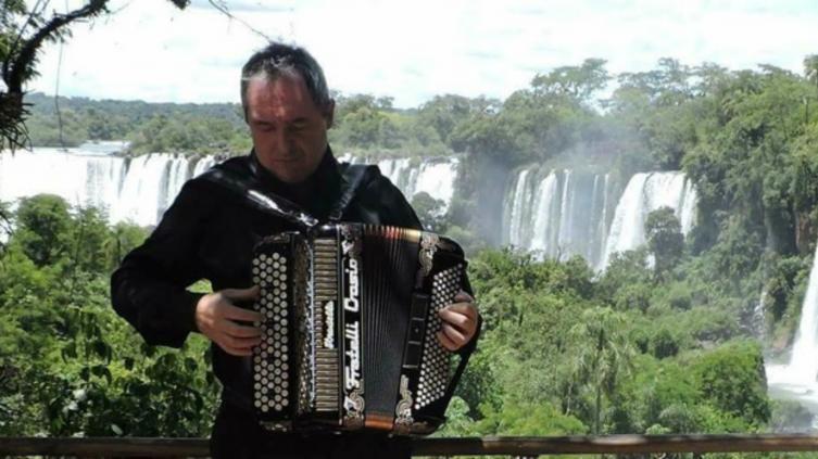 Javier Colli se presenta en el “Viernes en La Mirage”