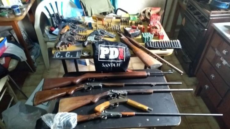 Secuestran un arsenal en una vivienda de Esperanza