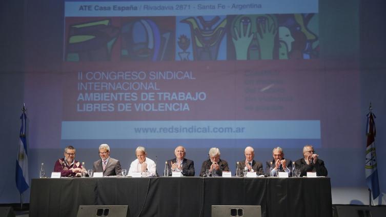 El gobernador llamó a “defender los derechos laborales” 