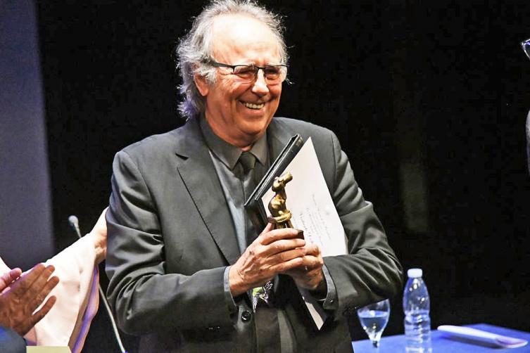 Serrat se doctoró con honores y causas en la UNR