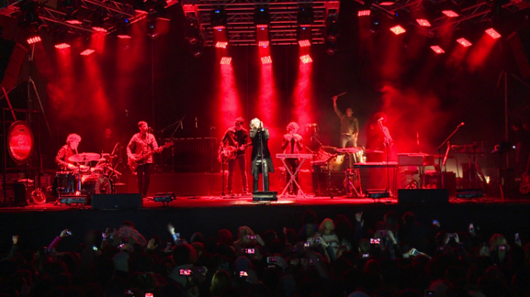 Babasónicos llenó de alegría a miles de santafesinos