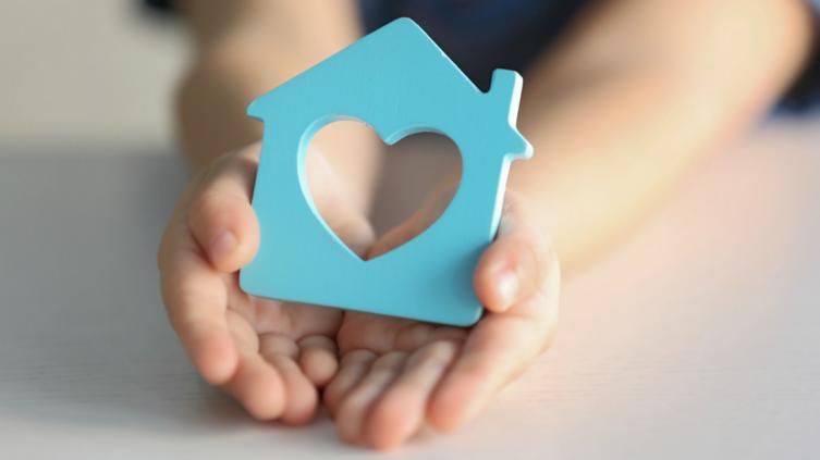 La niña que buscan adoptar 456 familias