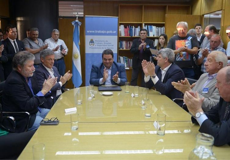 Los trabajadores lácteos firmaron nuevo convenio laboral