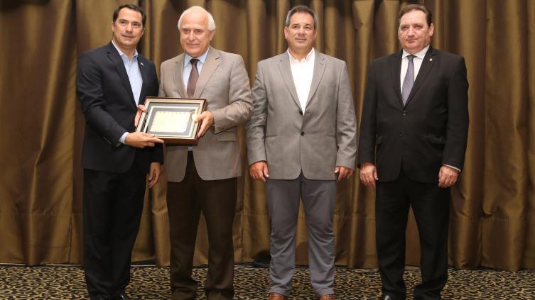 El gobernador se reunió con empresarios de la vivienda