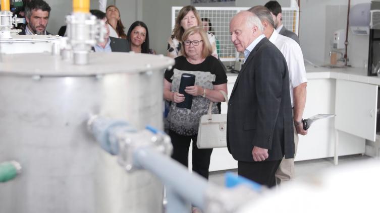 Lifschitz entregó 1 millón de pesos al Polo Tecnológico Esperanza