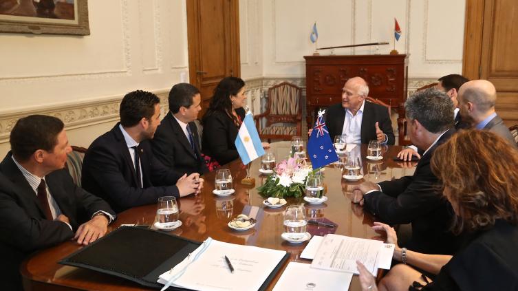 El gobernador recibió a la embajadora de Nueva Zelanda 