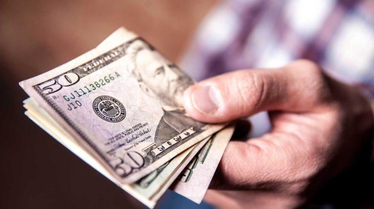 El Banco Central autorizó a los “arbolitos” a vender dólares