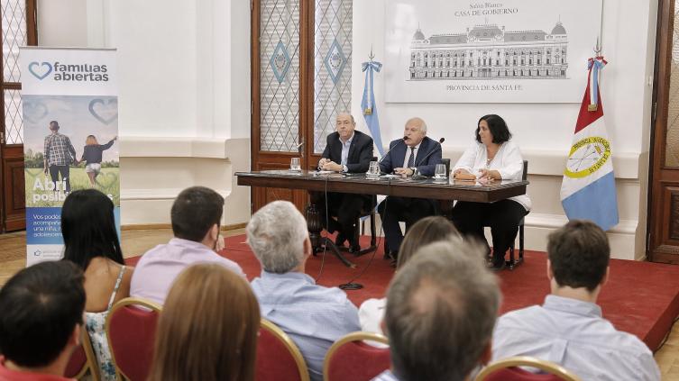 El gobernador presentó el programa Familias Abiertas