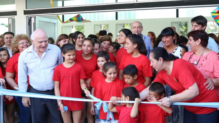 La provincia inauguró el nuevo edificio del CAF 14