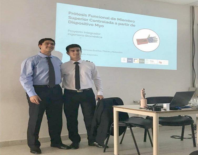 Estudiante rafaelino desarrolla una mano robótica